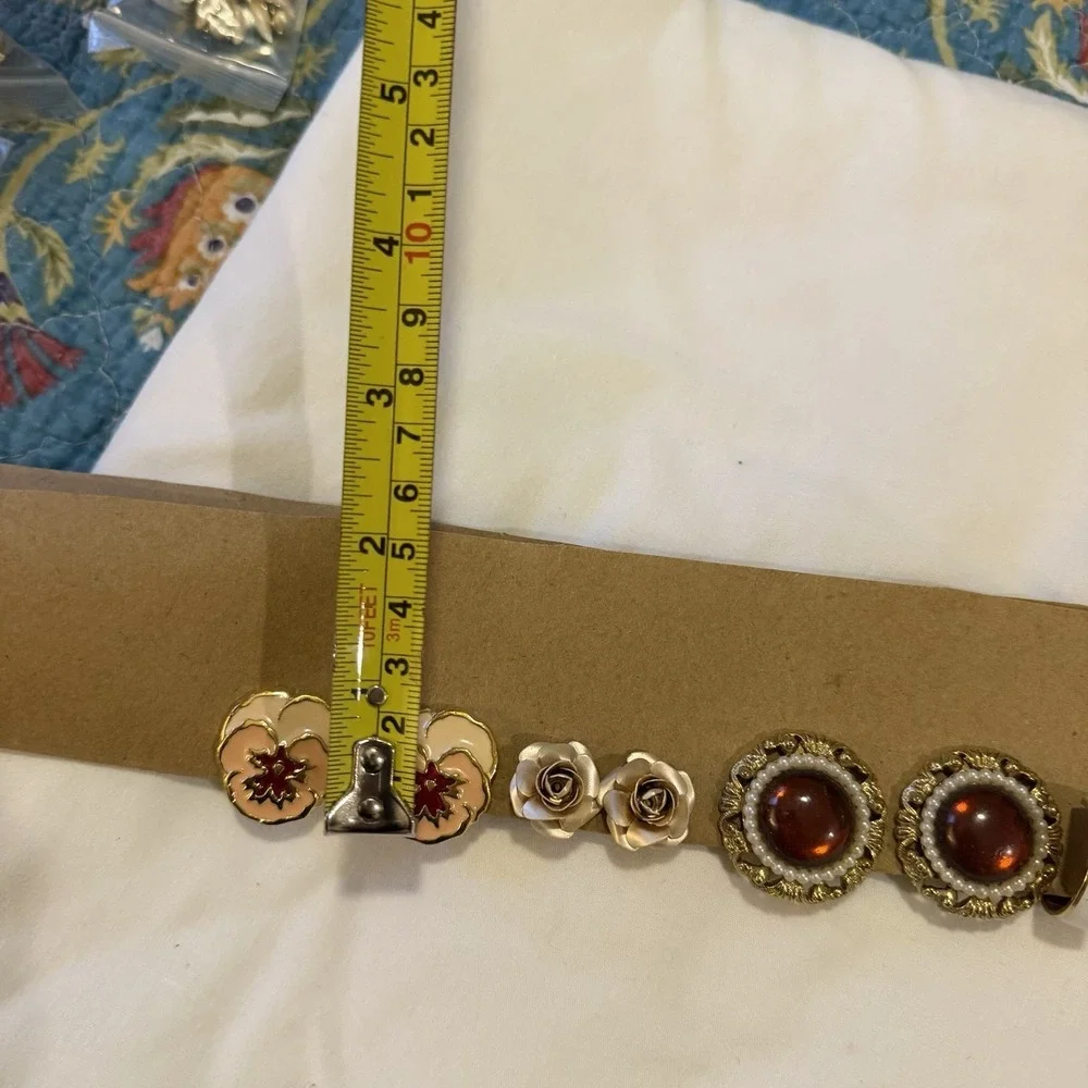 Lot of 5 Pairs Vintage‎ Clip On Earrings Floral Lucite Cabochon Enamel Retro